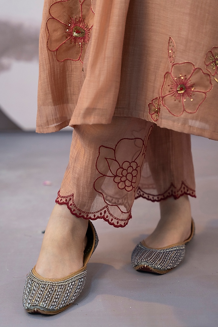 Dusty Pink Cotton Silk Floral Embroidered Kurta Set by Karnya at Pernia's Pop Up Shop