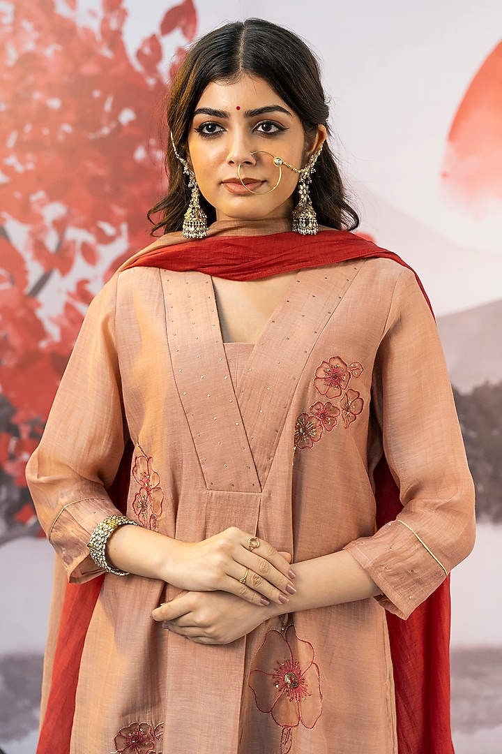 Dusty Pink Cotton Silk Floral Embroidered Kurta Set by Karnya at Pernia's Pop Up Shop