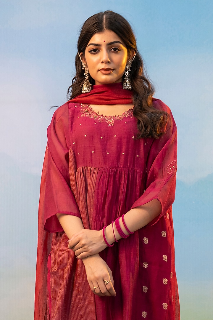 Deep Fuchsia Pink Cotton Silk Thread Embroidered Kurta Set by Karnya at Pernia's Pop Up Shop