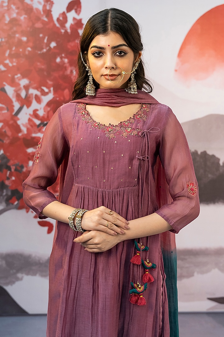 Orchid Pink Cotton Silk Thread Embroidered Kurta Set by Karnya at Pernia's Pop Up Shop