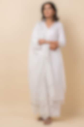 Off-White Cotton Embroidered Kurta Set by Kalakaari By Sagarika at Pernia's Pop Up Shop
