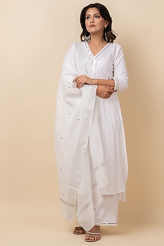 Off-White Cotton Embroidered Kurta Set by Kalakaari By Sagarika
