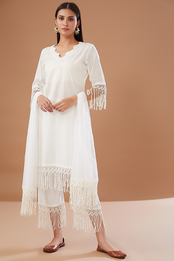 White Cotton Kurta Set by Kalakaari By Sagarika at Pernia's Pop Up Shop