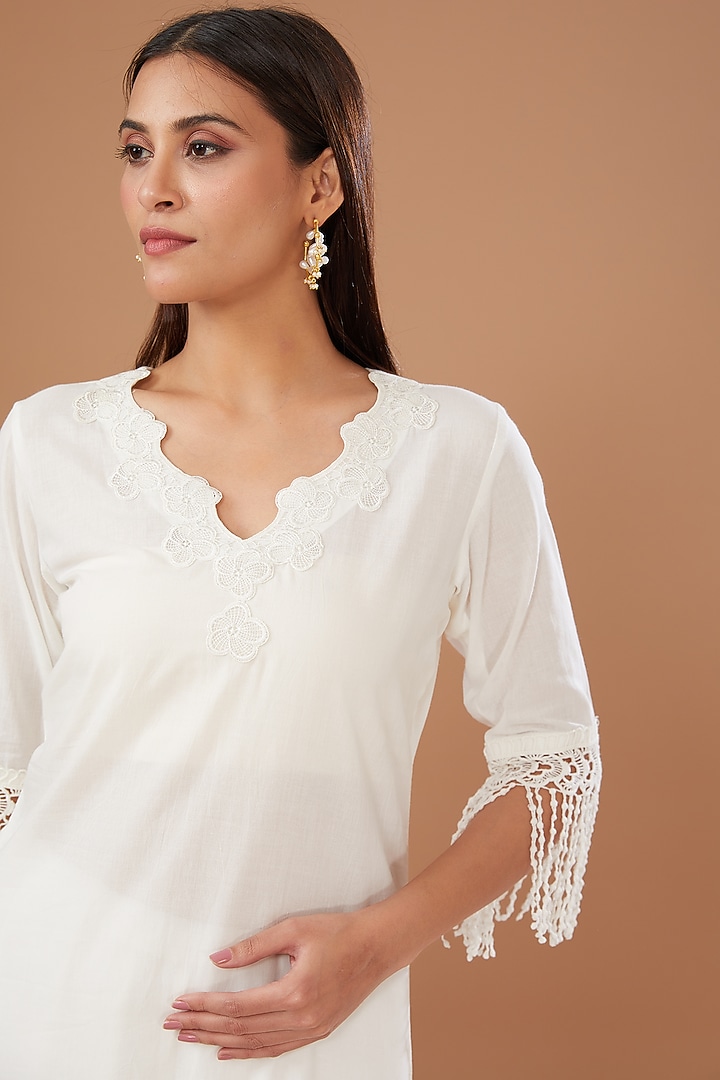 White Cotton Kurta Set by Kalakaari By Sagarika at Pernia's Pop Up Shop
