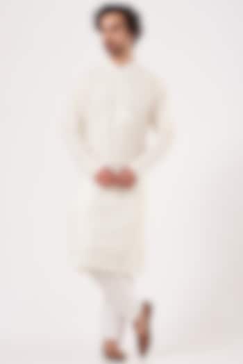 White Chikankari Embroidered Kurta by Kasbah Clothing at Pernia's Pop Up Shop