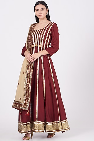 Burgundy Chanderi Silk Anarkali Set by Kashidaa