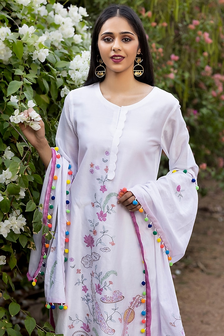 White Chanderi Kurta Set by Kahani Lush at Pernia's Pop Up Shop