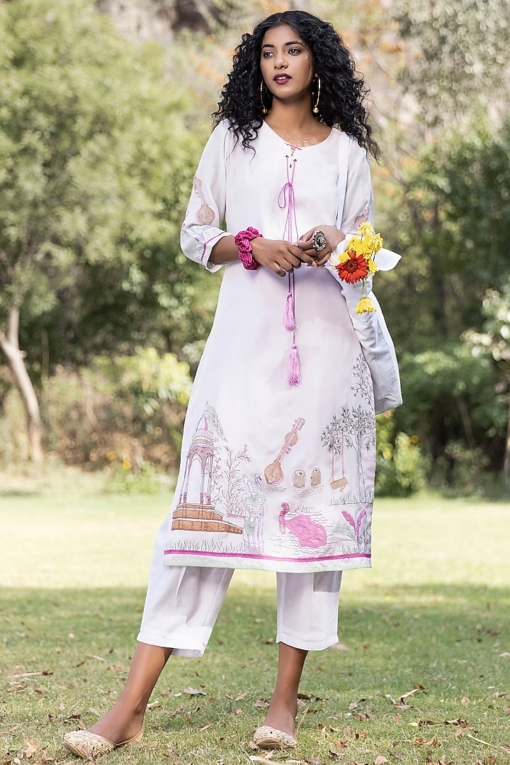 White Kurta Set With Embroidery by Kahani Lush