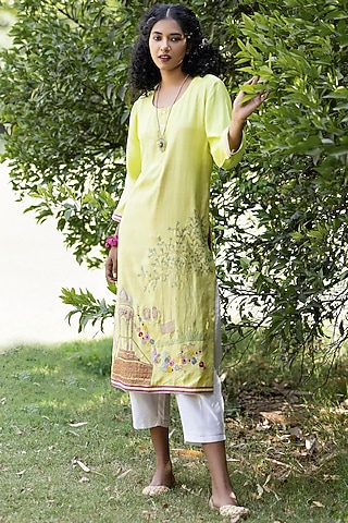 Green Embroidered Kurta Set by Kahani Lush