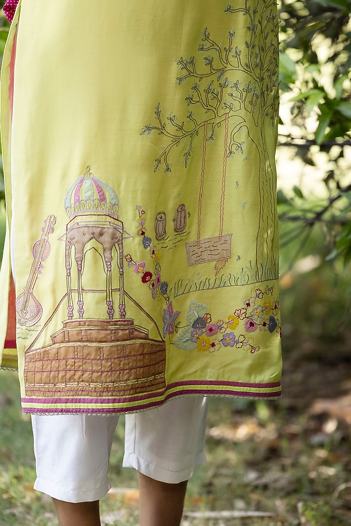 Green Embroidered Kurta Set by Kahani Lush at Pernia's Pop Up Shop