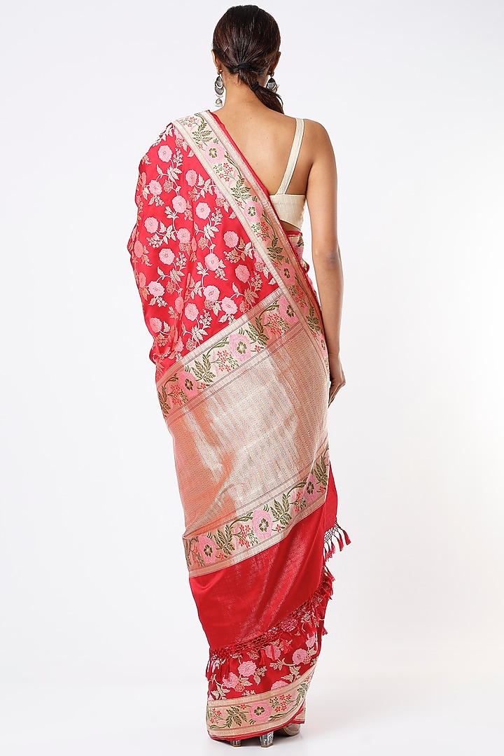 Red Reception Saree Set With Zari Work by Kasturi Kundal at Pernia's Pop Up Shop