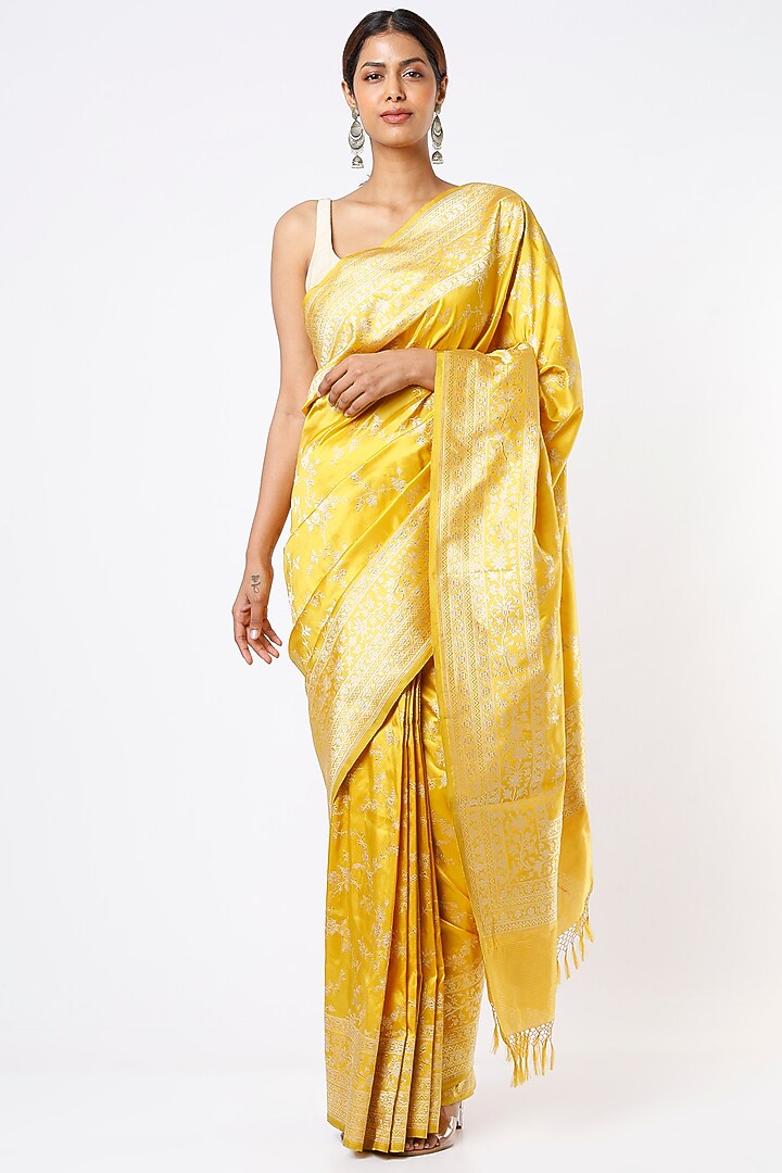 Yellow Pure Handloom Banarasi Silk Zari Embroidered Reception Saree Set
by Kasturi Kundal at Pernia's Pop Up Shop