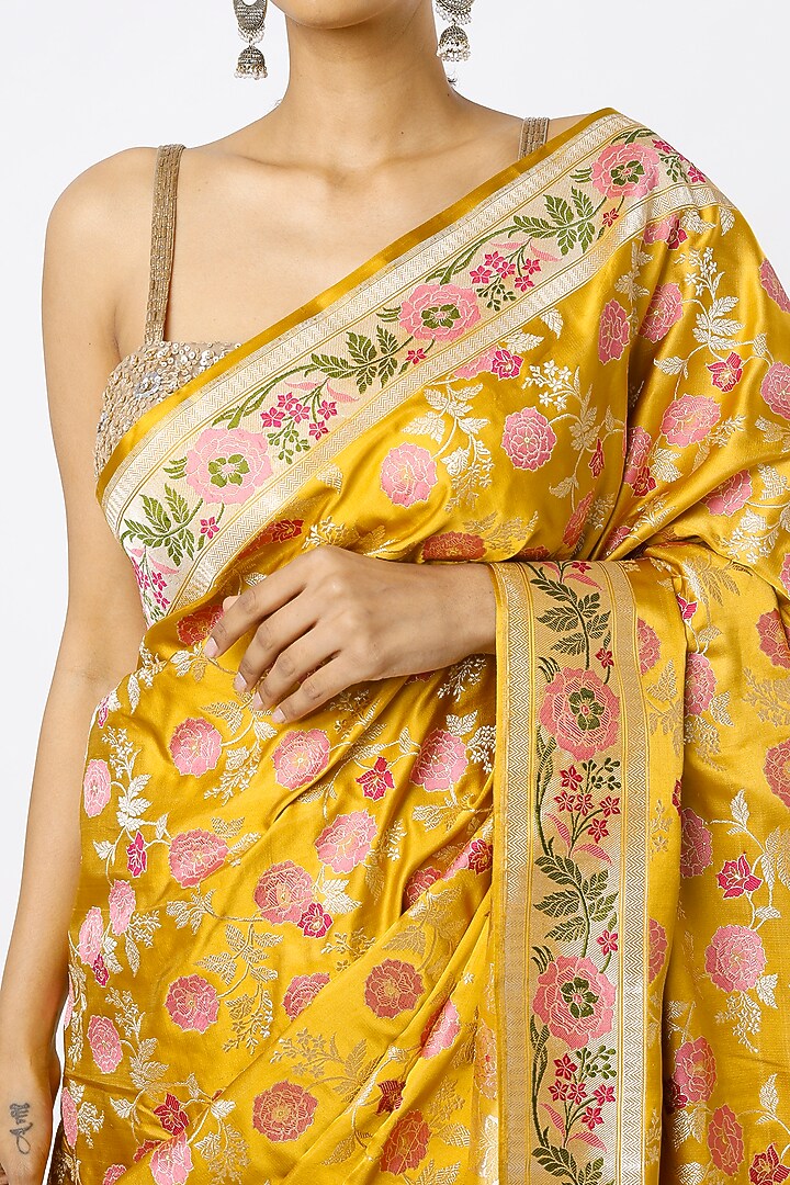 Mustard Reception Saree Set With Zari Work by Kasturi Kundal at Pernia's Pop Up Shop