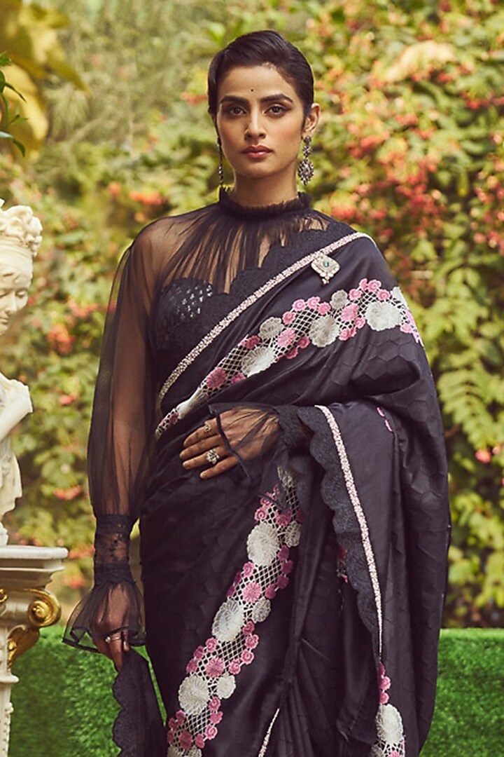 Black Katan Silk Pearl Embroidered Banarasi Handloom Wedding Saree Set by Kasturi Kundal at Pernia's Pop Up Shop
