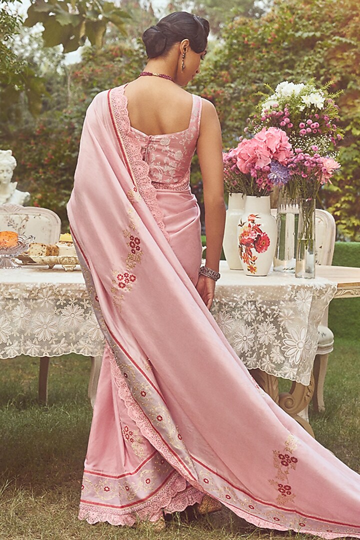 Pink Katan Silk Lace Aari Embroidered Banarasi Handloom Wedding Saree Set by Kasturi Kundal at Pernia's Pop Up Shop