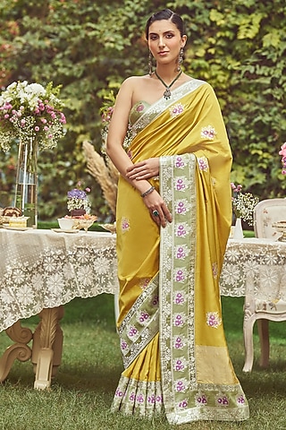 Yellow Katan Silk Lace Aari Work Banarasi Handloom Saree Set by Kasturi Kundal