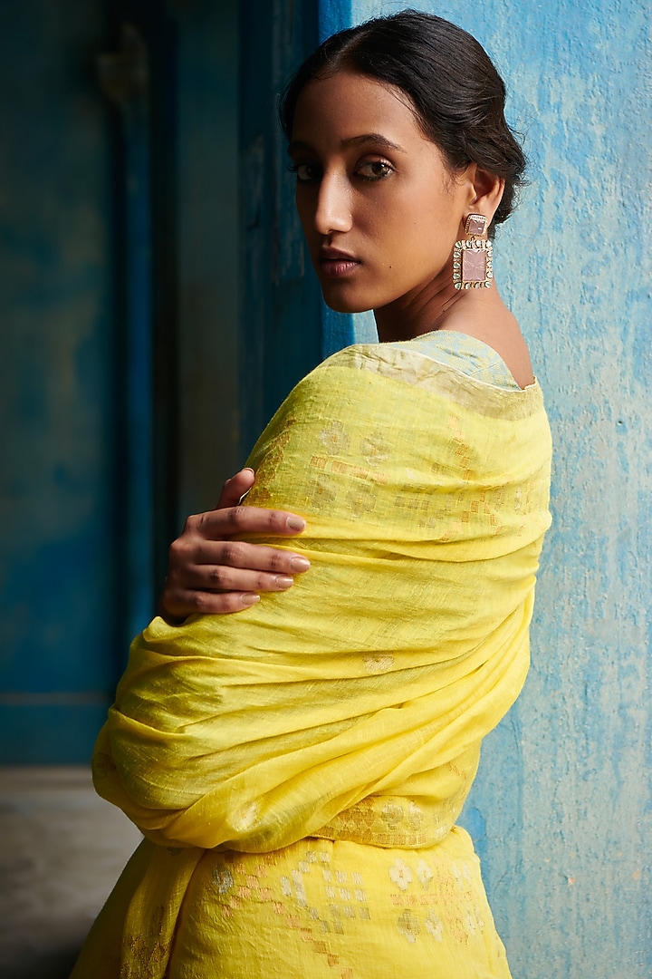 Yellow Pure Jamdani Linen Handloom Geometric Motif Embroidered Party Wear Saree by Kasturi Kundal at Pernia's Pop Up Shop