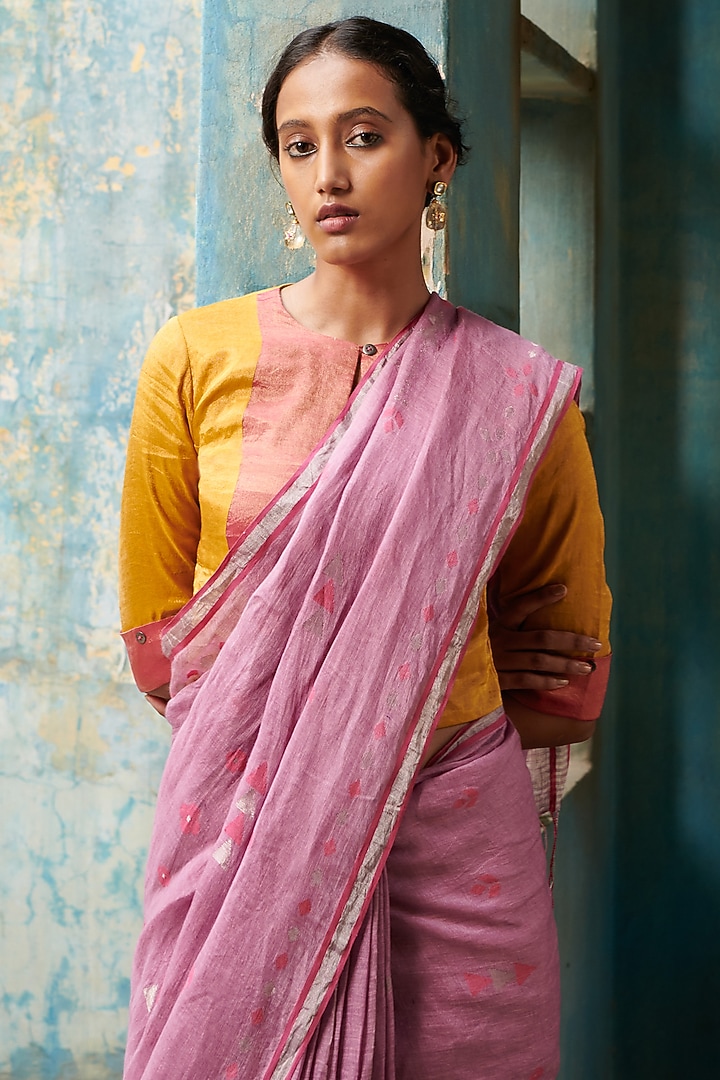 Mauve Pure Jamdani Linen Handloom Geometric Motif Embroidered Party Wear Saree by Kasturi Kundal at Pernia's Pop Up Shop