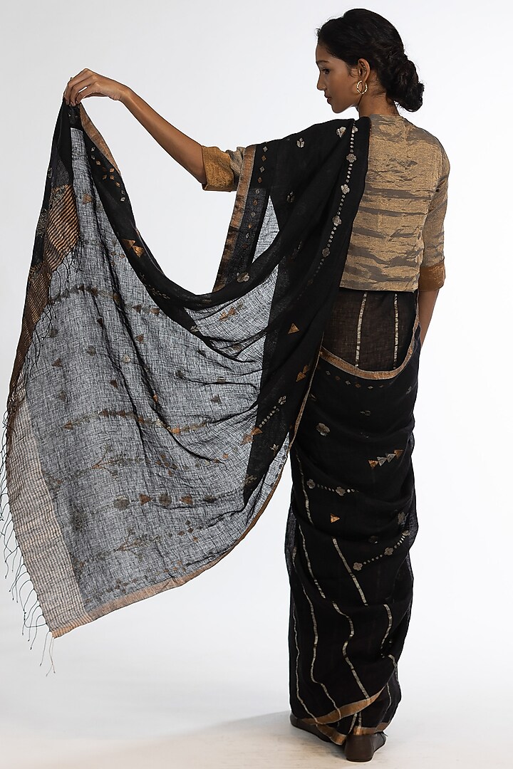 Black Pure Linen Jamdani Geometric Motif Embroidered Handloom Party Wear Saree Set by Kasturi Kundal at Pernia's Pop Up Shop