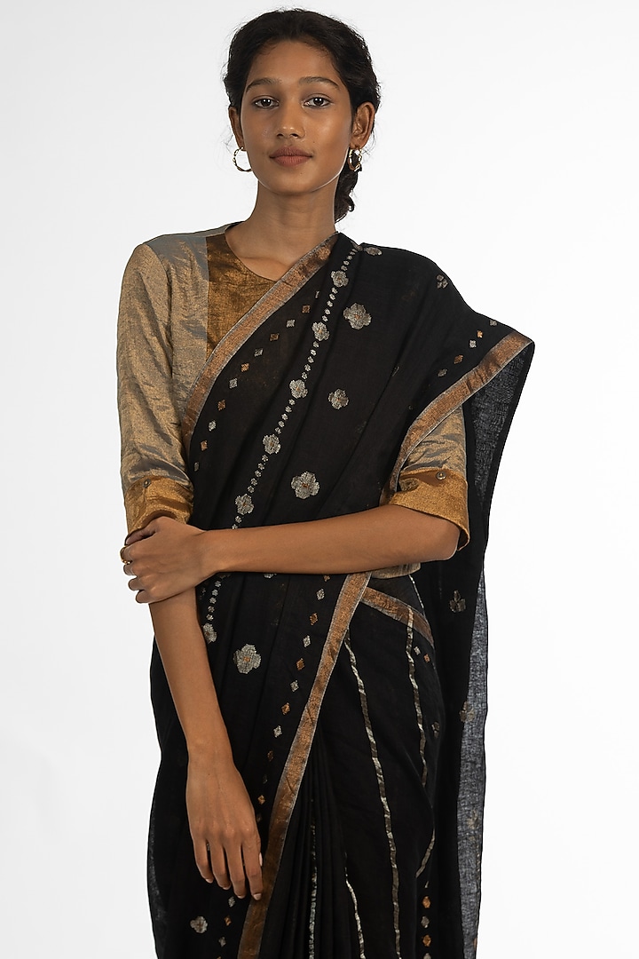 Black Pure Linen Jamdani Geometric Motif Embroidered Handloom Party Wear Saree Set by Kasturi Kundal at Pernia's Pop Up Shop