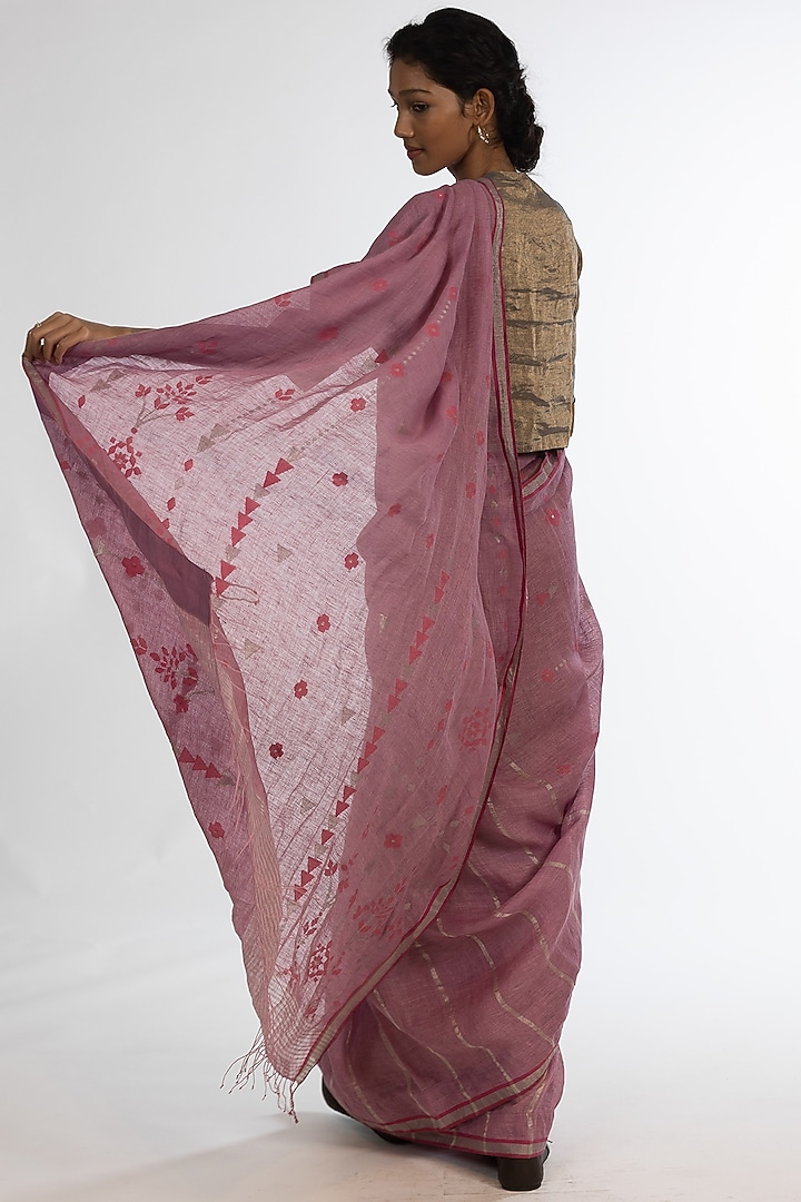 Pink Pure Linen jamdani Geometric Motif Embroidered Handloom Party Wear Saree Set by Kasturi Kundal at Pernia's Pop Up Shop