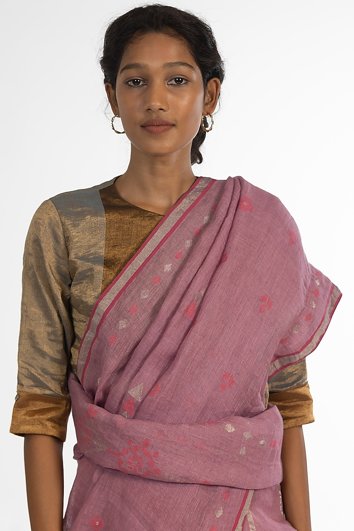Pink Pure Linen jamdani Geometric Motif Embroidered Handloom Party Wear Saree Set by Kasturi Kundal at Pernia's Pop Up Shop