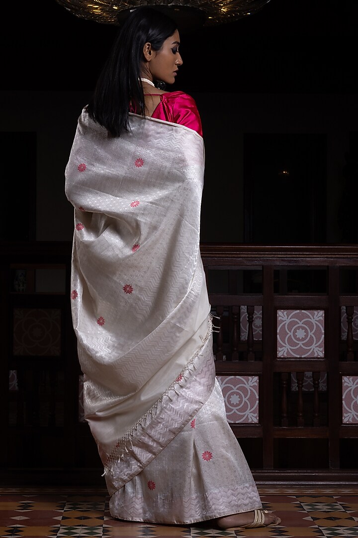 Ivory Pure Silk Zari Work Handloom Banarasi Wedding Saree by Kasturi Kundal at Pernia's Pop Up Shop