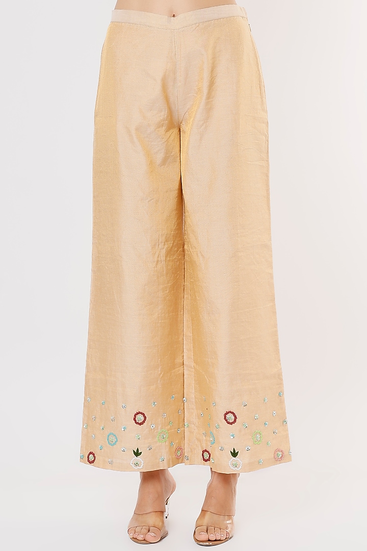 Beige Shimmer Chanderi Kurta Set by Kasturi Tikmani at Pernia's Pop Up Shop