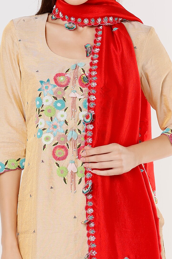 Beige Shimmer Chanderi Kurta Set by Kasturi Tikmani at Pernia's Pop Up Shop
