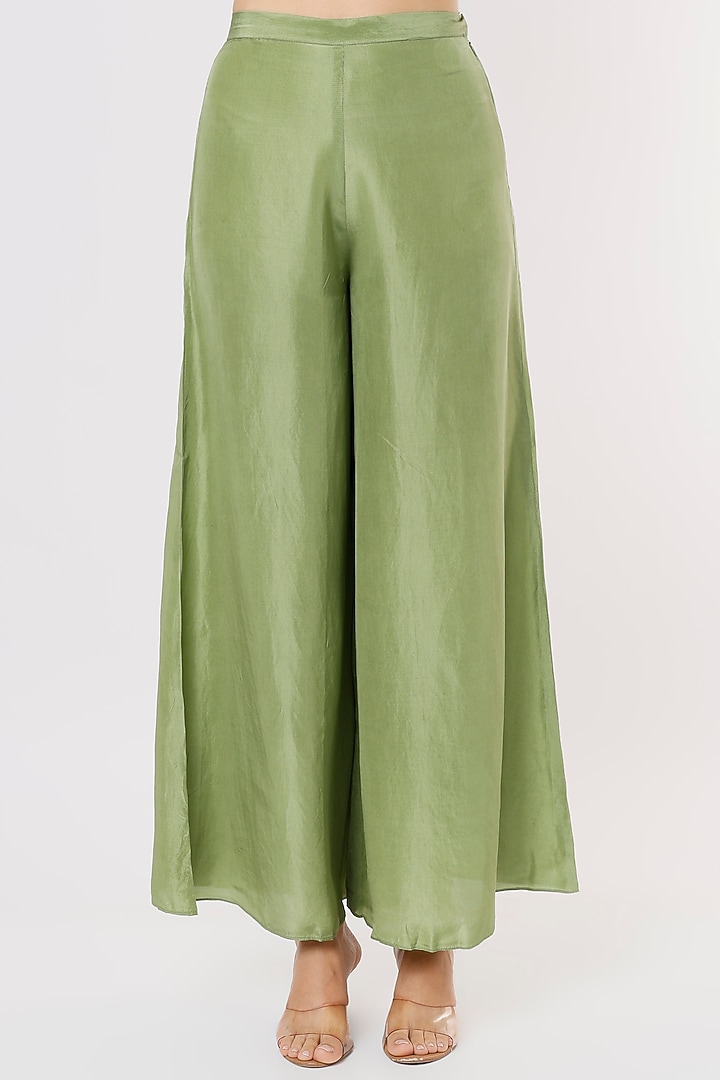 Green Organza Cape Set by Kasturi Tikmani at Pernia's Pop Up Shop