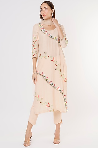 Peach Kurta Set In Chanderi Silk by Kasturi Tikmani