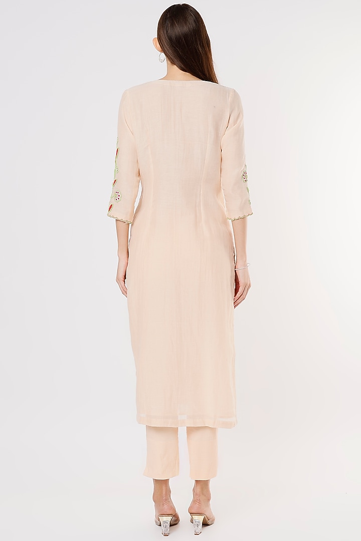 Peach Kurta Set In Chanderi Silk by Kasturi Tikmani at Pernia's Pop Up Shop