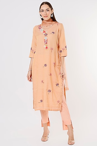 Peach Shimmer Chanderi Kurta Set by Kasturi Tikmani