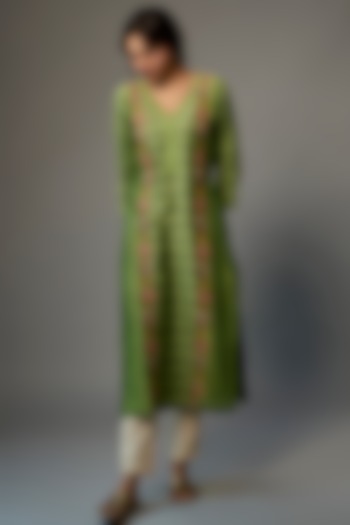 Green Pure Chanderi Silk Hand Embroidered Kurta by Kasturi Tikmani at Pernia's Pop Up Shop