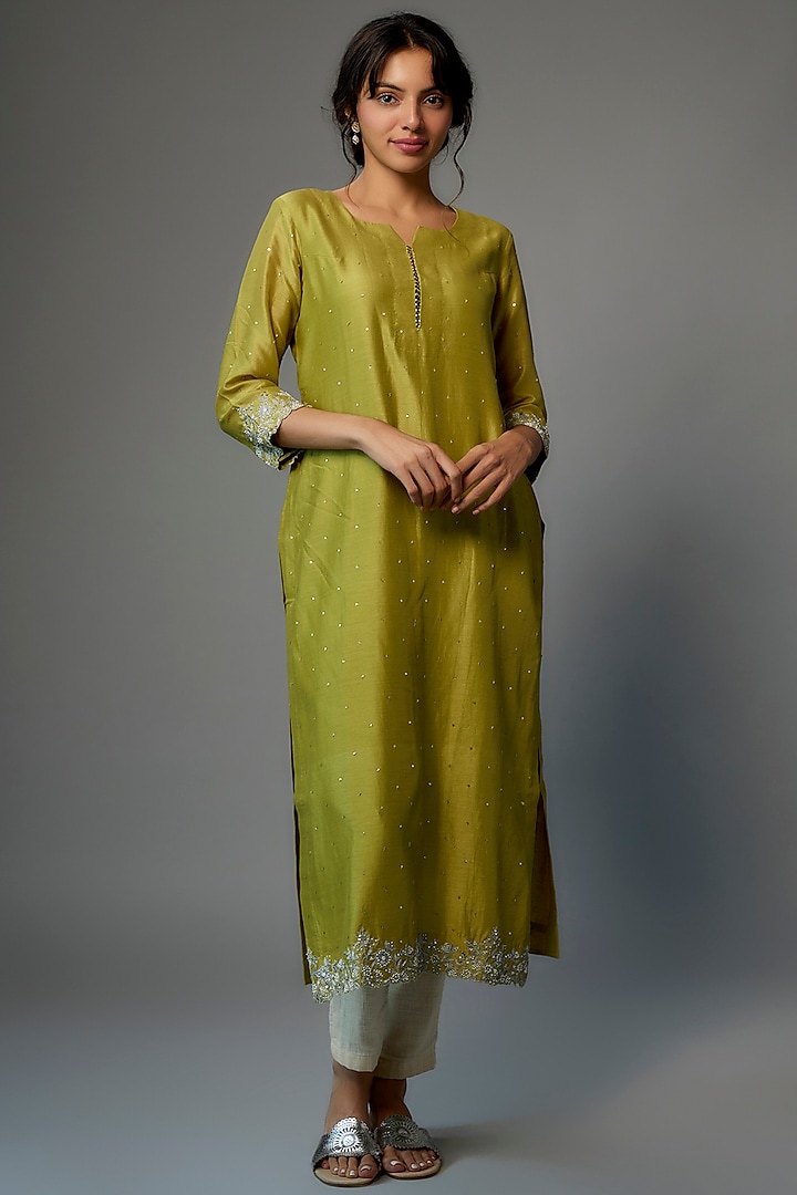 Mustard Pure Chanderi Silk Hand Embroidered Kurta by Kasturi Tikmani at Pernia's Pop Up Shop