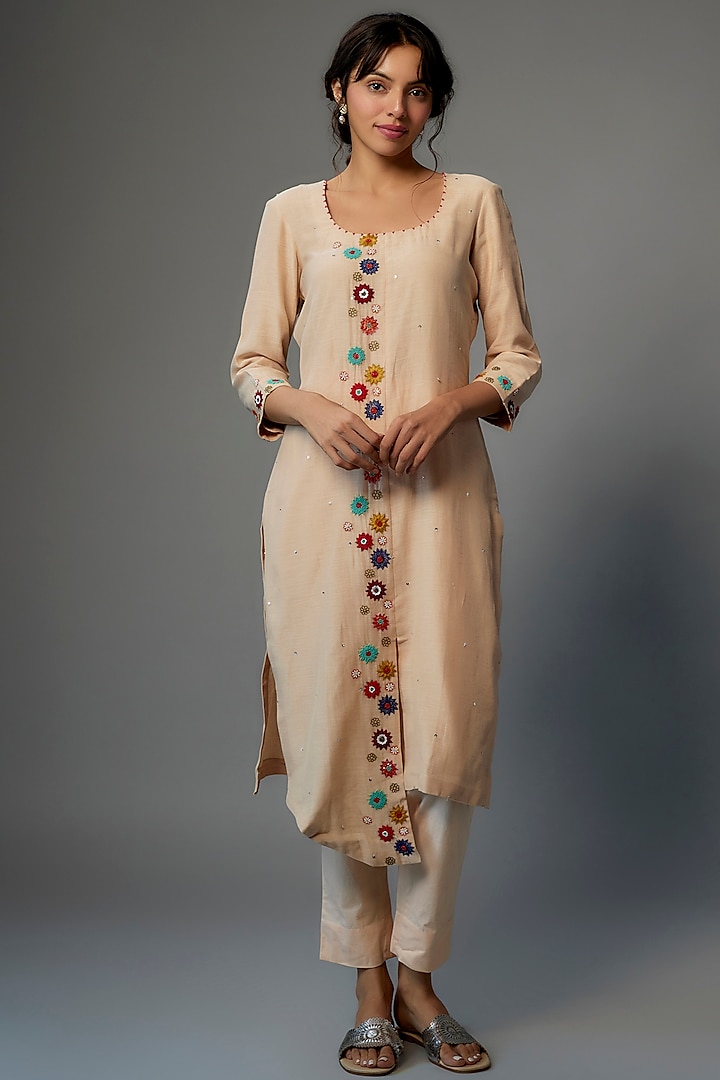 Peachy Pink Pure Chanderi Silk Hand Embroidered Kurta by Kasturi Tikmani at Pernia's Pop Up Shop