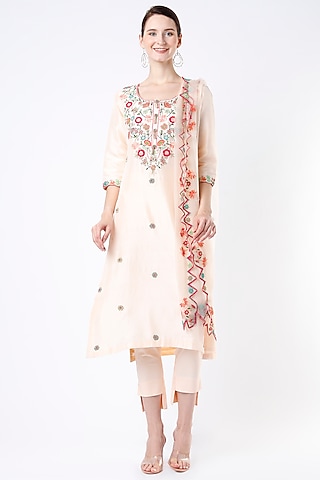 Peach Hand Embroidered Straight Kurta Set by Kasturi Tikmani