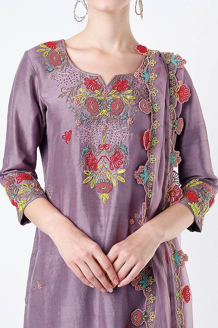 Dusty Lavender Hand Embroidered Straight Kurta Set by Kasturi Tikmani at Pernia's Pop Up Shop