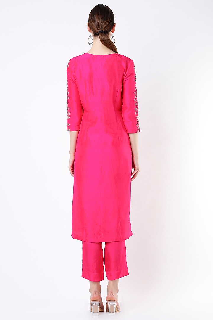 Rani Pink Hand Embroidered Straight Kurta Set by Kasturi Tikmani at Pernia's Pop Up Shop