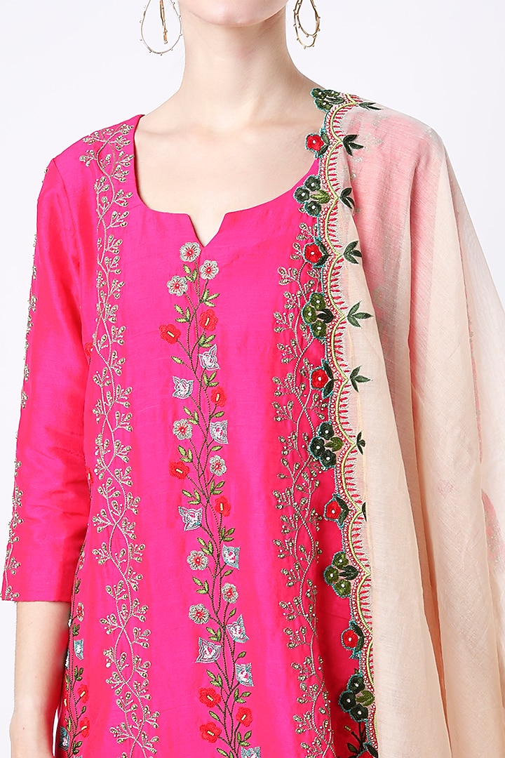 Rani Pink Hand Embroidered Straight Kurta Set by Kasturi Tikmani at Pernia's Pop Up Shop