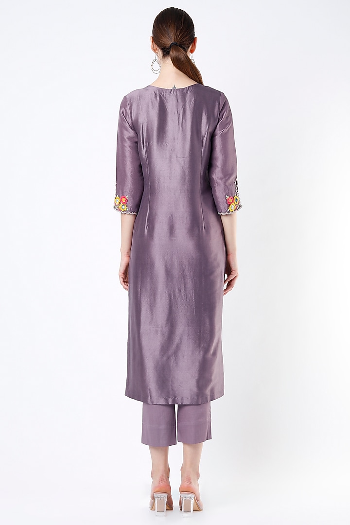 Concord Grape Hand Embroidered Kurta Set by Kasturi Tikmani at Pernia's Pop Up Shop