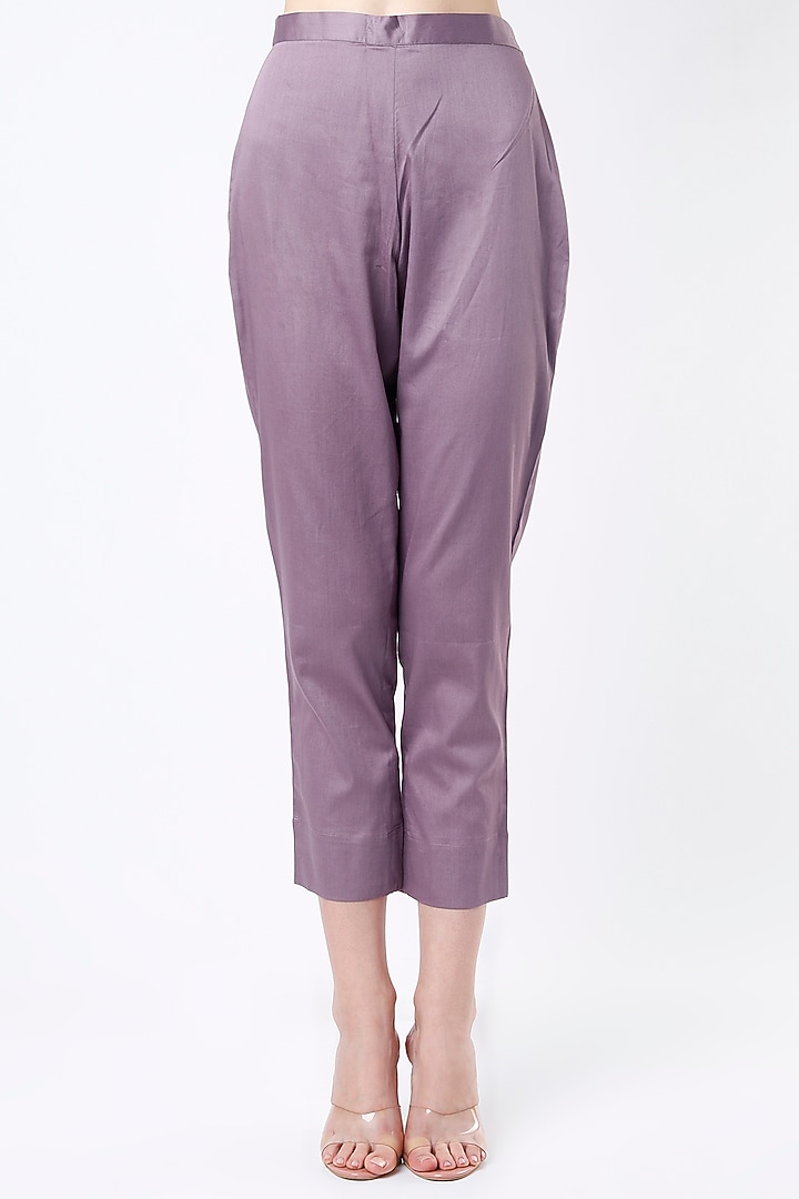 Concord Grape Hand Embroidered Kurta Set by Kasturi Tikmani at Pernia's Pop Up Shop