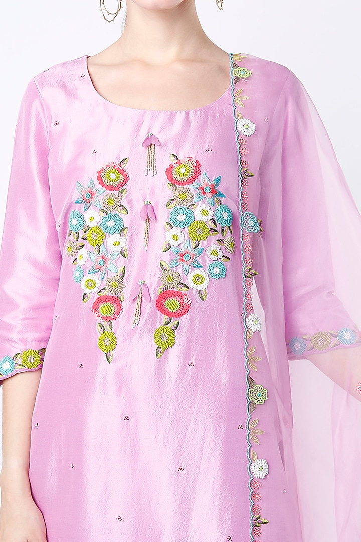 Pale Plum Hand Embroidered Straight Kurta Set by Kasturi Tikmani at Pernia's Pop Up Shop