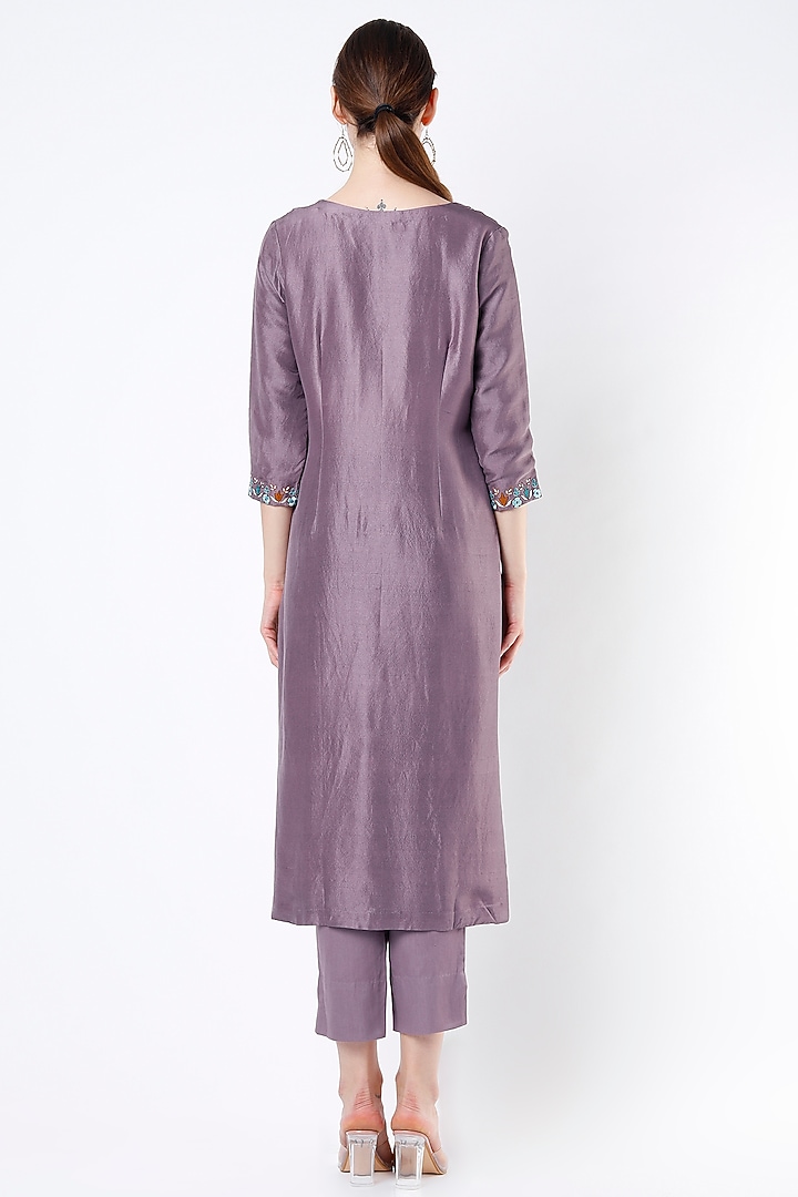 Faded Purple Hand Embroidered Straight Kurta Set by Kasturi Tikmani at Pernia's Pop Up Shop