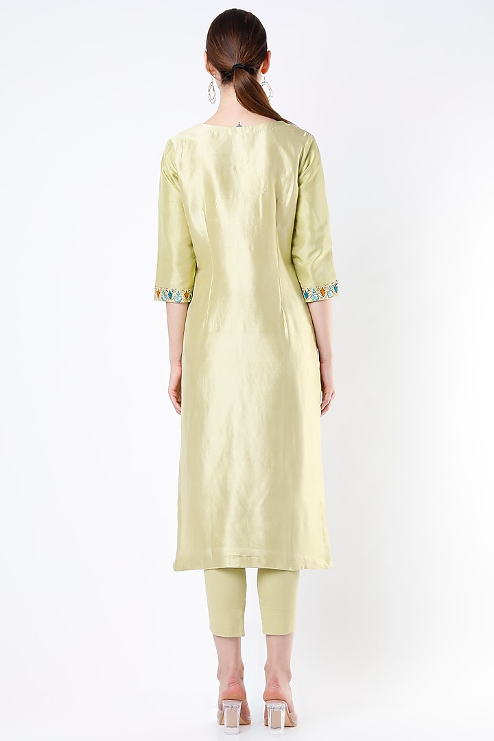 Pale Green Hand Embroidered Straight Kurta Set by Kasturi Tikmani at Pernia's Pop Up Shop