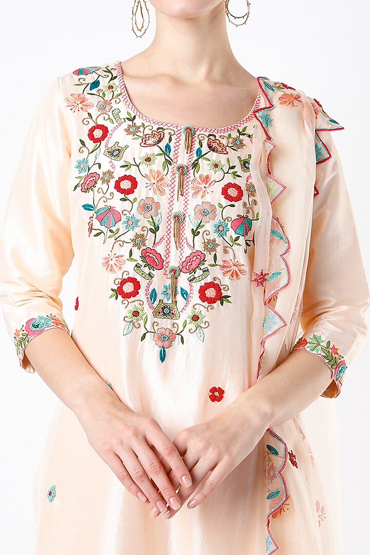 Peach Dupion Silk Kurta Set by Kasturi Tikmani at Pernia's Pop Up Shop
