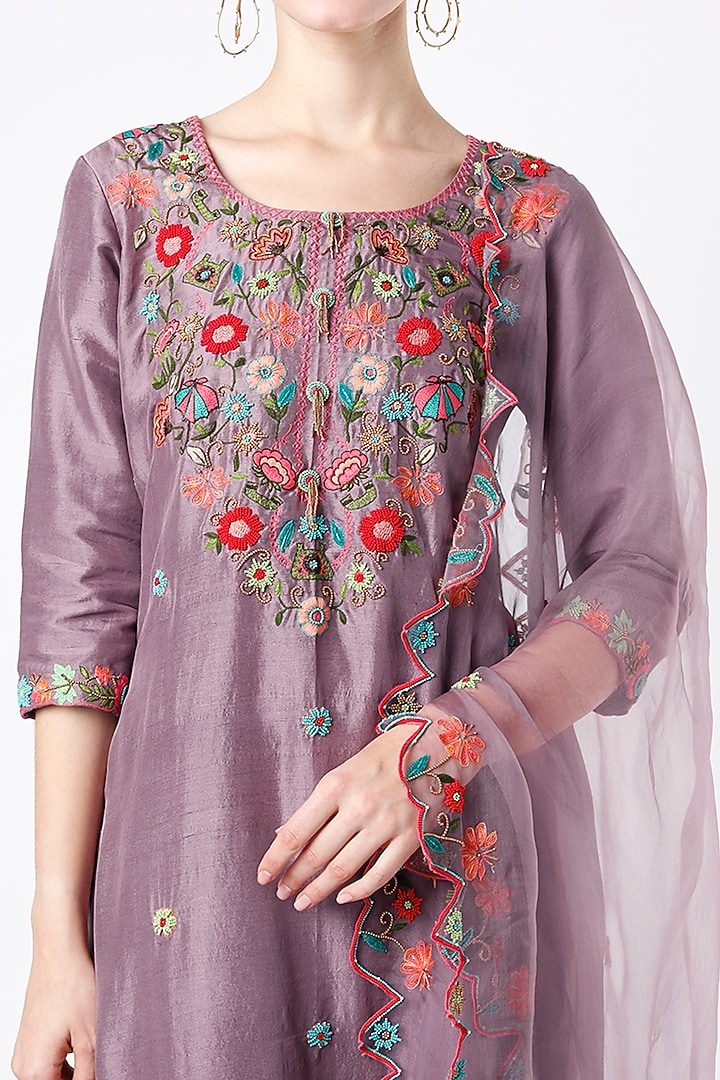 Dull Purple Hand Embroidered Straight Kurta Set by Kasturi Tikmani at Pernia's Pop Up Shop