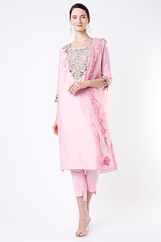 Powder Pink Hand Embroidered Kurta Set by Kasturi Tikmani