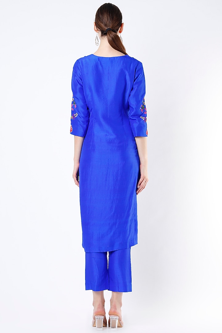 Light Royal Blue Hand Embroidered Straight Kurta Set by Kasturi Tikmani at Pernia's Pop Up Shop