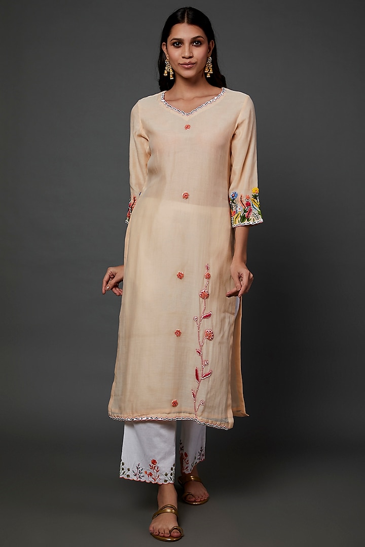 Light Peach Chanderi Kurta by Kasturi Tikmani at Pernia's Pop Up Shop